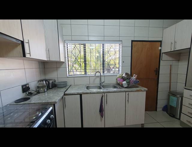 3 BEDROOM FREEHOLD FOR SALE IN BRACKENDOWNS